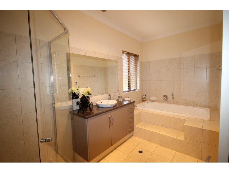 7 Creekview Drive, Mawson Lakes SA 5095