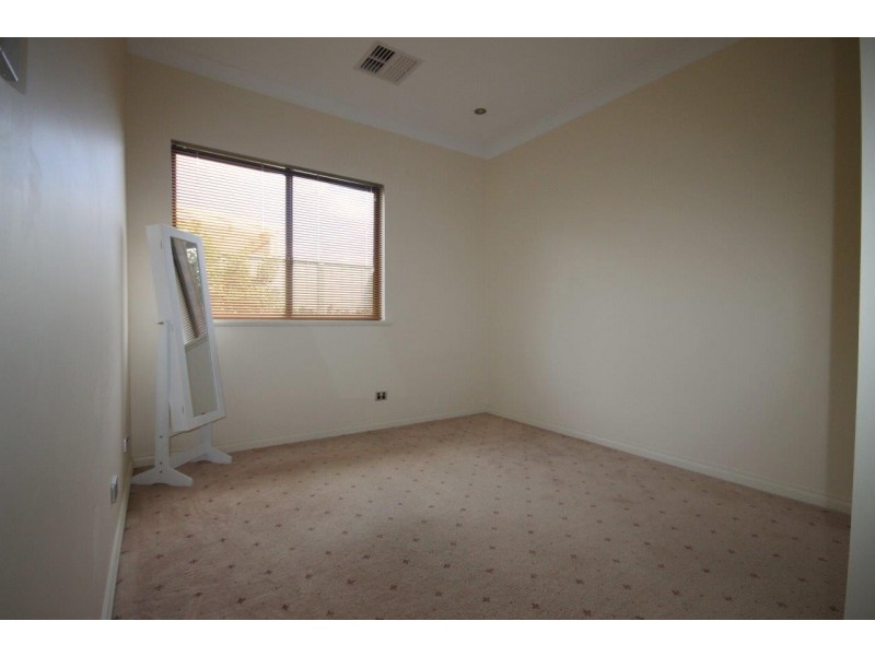 7 Creekview Drive, Mawson Lakes SA 5095