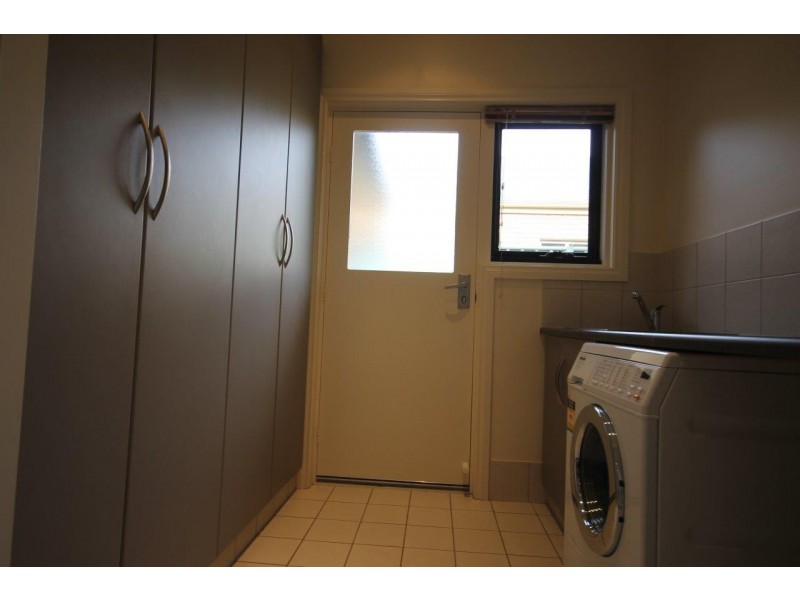 7 Creekview Drive, Mawson Lakes SA 5095