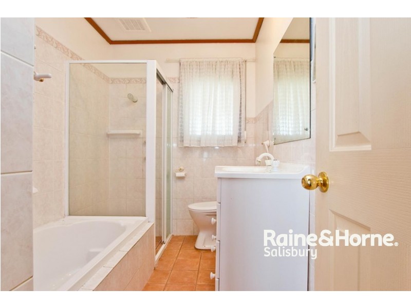 4 Stokes Court, Elizabeth Vale SA 5112