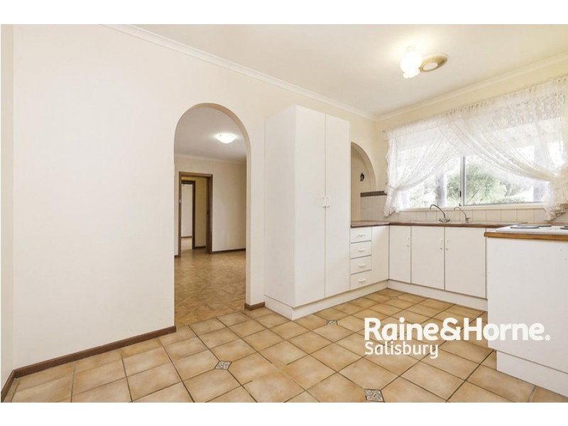 2 Waratah Drive, Blakeview SA 5114