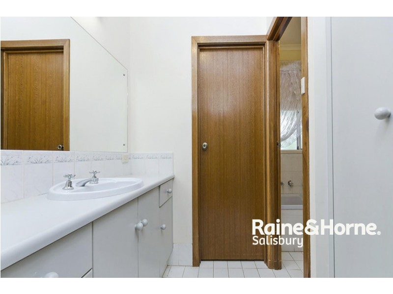 2 Waratah Drive, Blakeview SA 5114