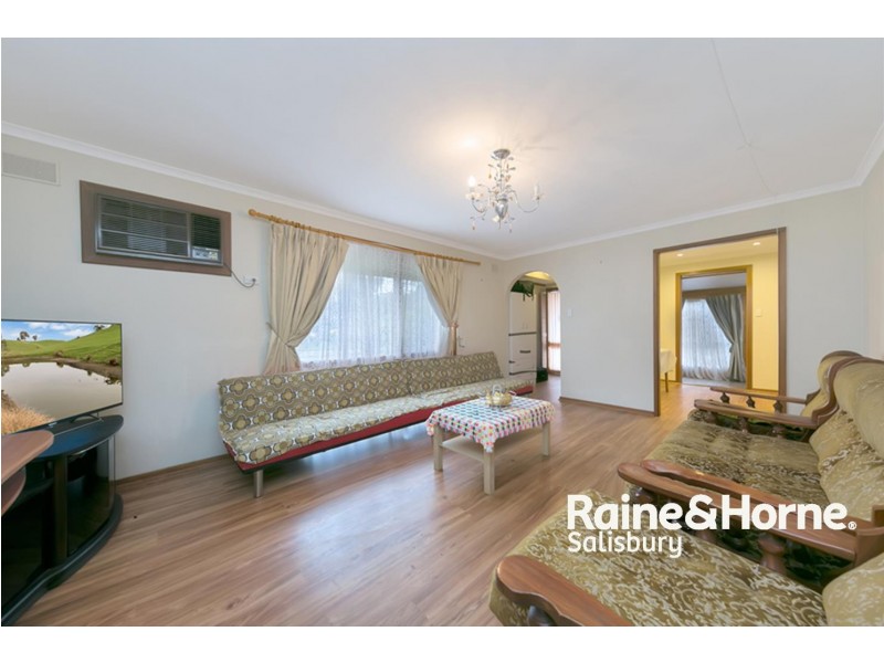 1 Broughton Road, Elizabeth Vale SA 5112