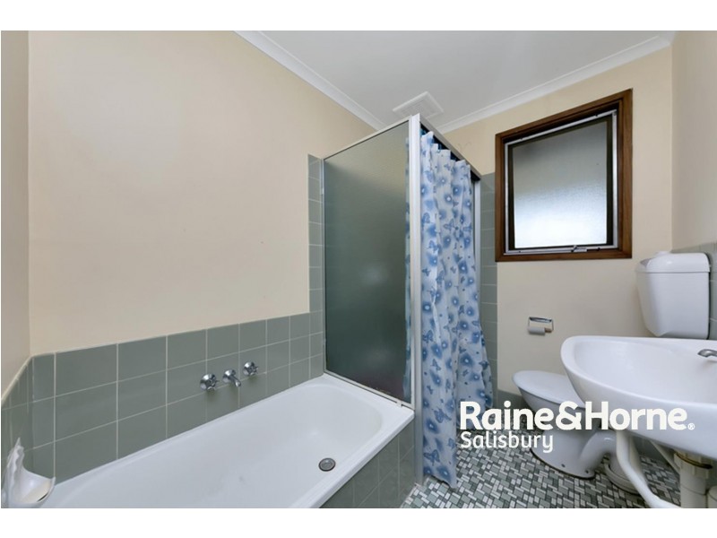 1 Broughton Road, Elizabeth Vale SA 5112