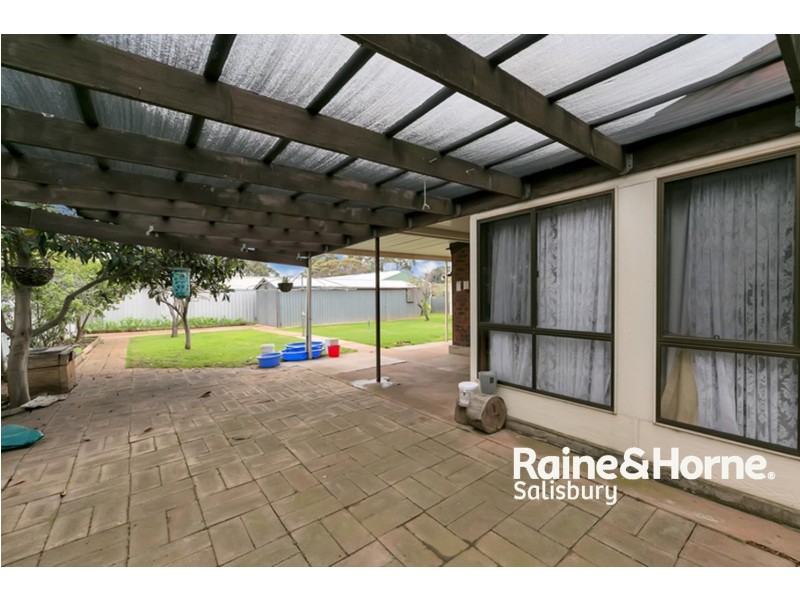 1 Broughton Road, Elizabeth Vale SA 5112