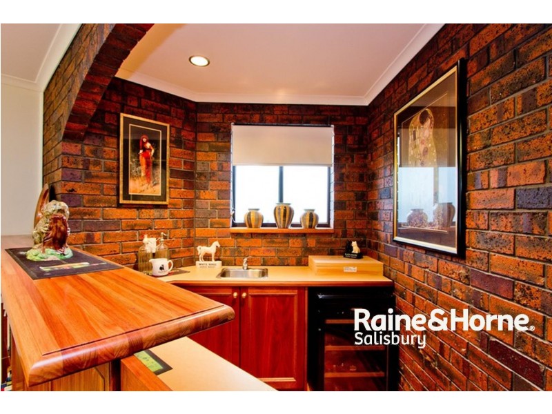 2 Stirrup Court, Salisbury Plain SA 5109