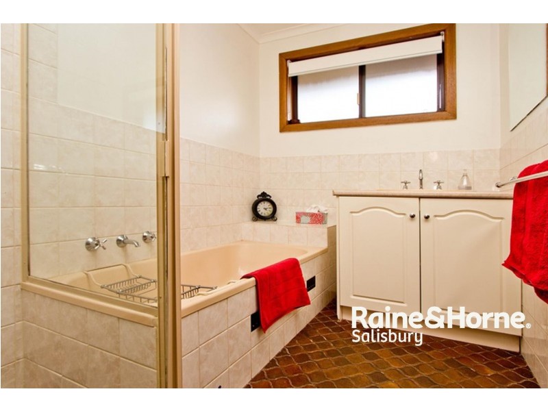 2 Stirrup Court, Salisbury Plain SA 5109