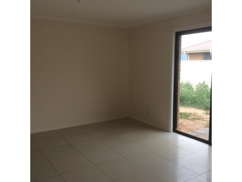 12 Moulds Crescent, Smithfield SA 5114