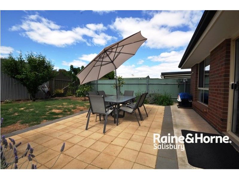 15B Gumbrae Avenue, Salisbury Downs SA 5108