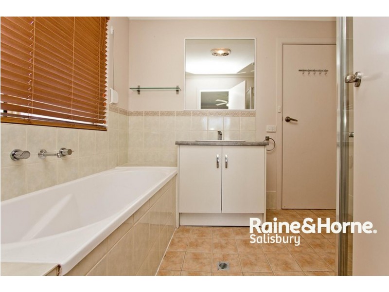 16 Claxton Way, Burton SA 5110