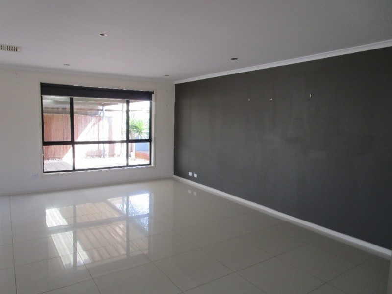 1 Pintillo Court, Burton SA 5110