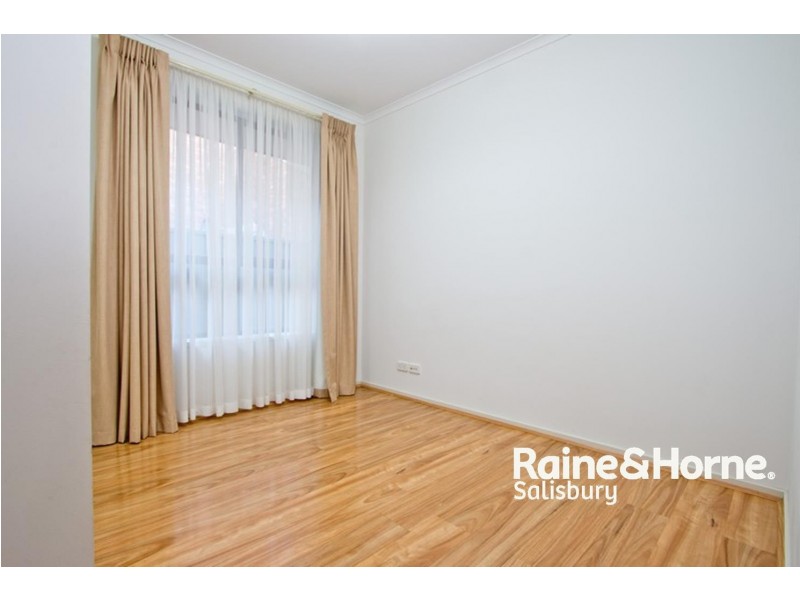 14 MacMillan Avenue, Mawson Lakes SA 5095