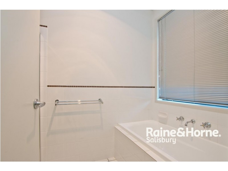 14 MacMillan Avenue, Mawson Lakes SA 5095