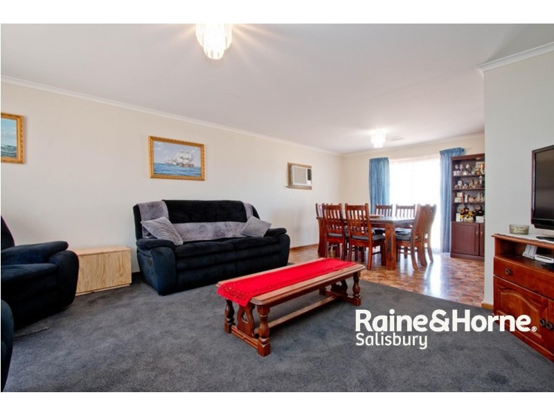 17 Grant Avenue, Salisbury Downs SA 5108