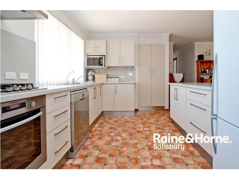 17 Grant Avenue, Salisbury Downs SA 5108