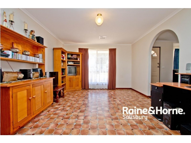 17 Grant Avenue, Salisbury Downs SA 5108