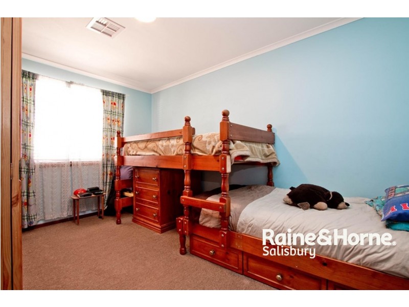 17 Grant Avenue, Salisbury Downs SA 5108