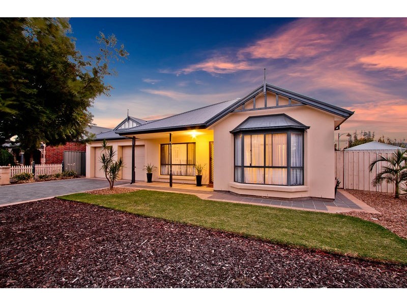 8 Maquarie Street, Mawson Lakes SA 5095