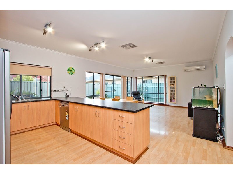 8 Maquarie Street, Mawson Lakes SA 5095