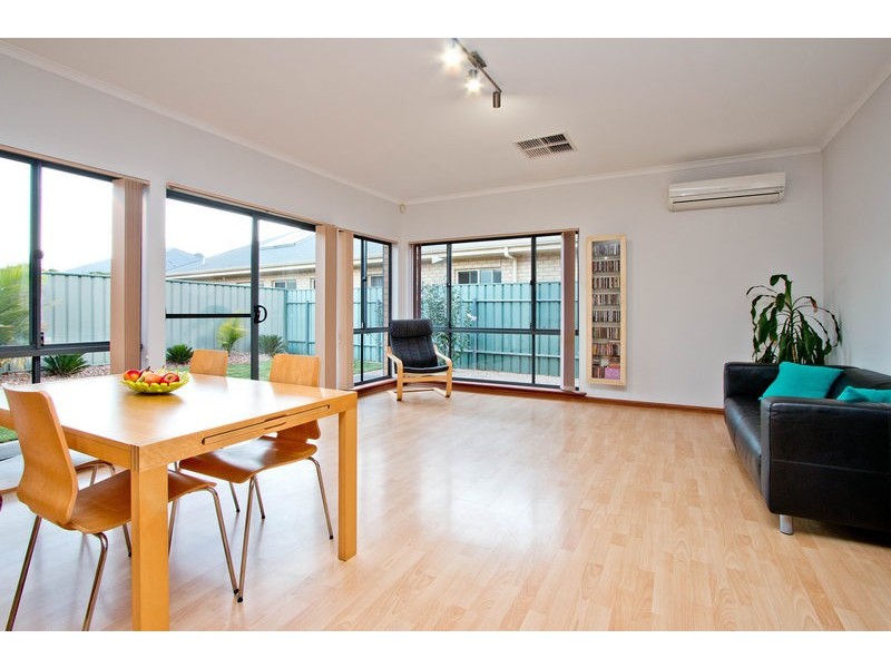 8 Maquarie Street, Mawson Lakes SA 5095