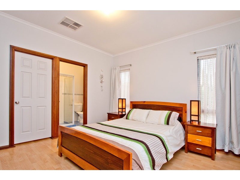 8 Maquarie Street, Mawson Lakes SA 5095