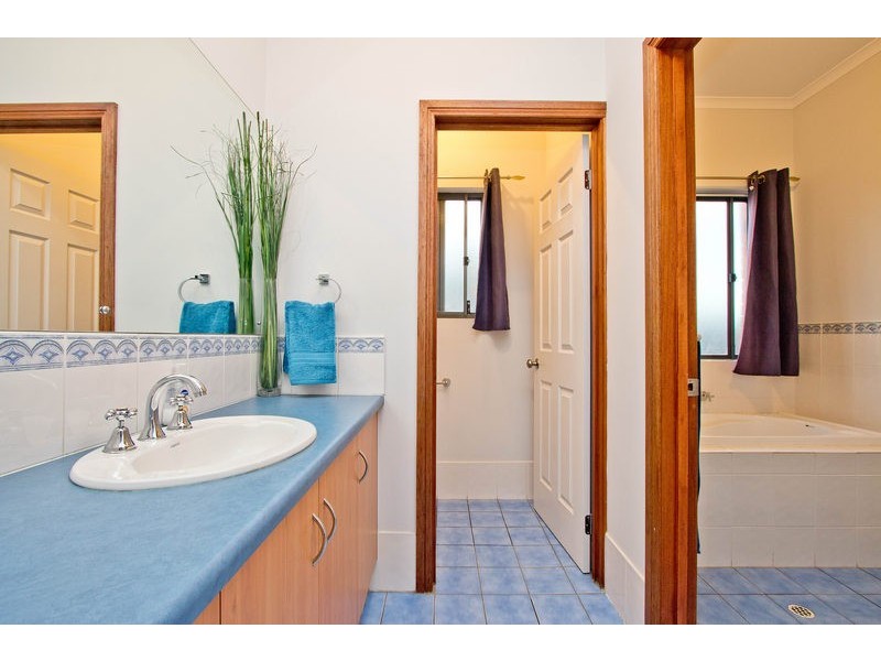 8 Maquarie Street, Mawson Lakes SA 5095