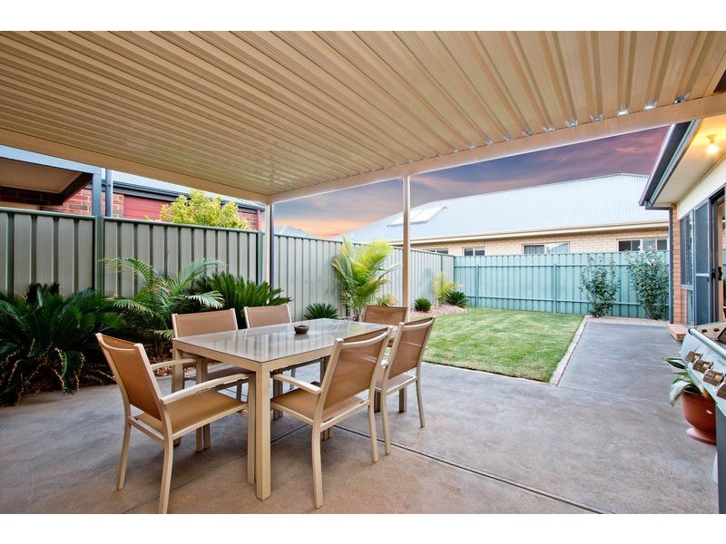 8 Maquarie Street, Mawson Lakes SA 5095