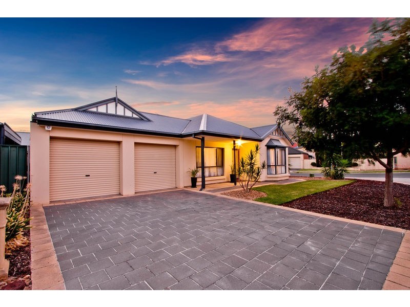 8 Maquarie Street, Mawson Lakes SA 5095
