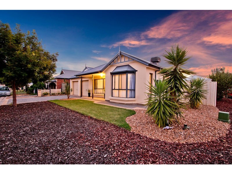 8 Maquarie Street, Mawson Lakes SA 5095