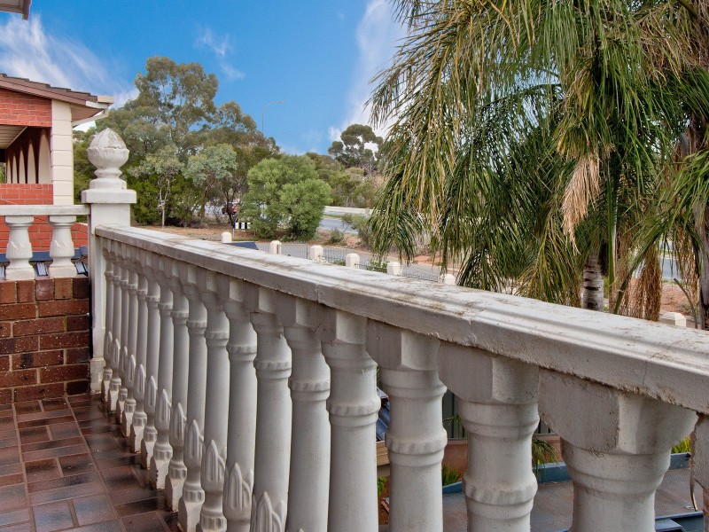 10 Granada Avenue, Gulfview Heights SA 5096