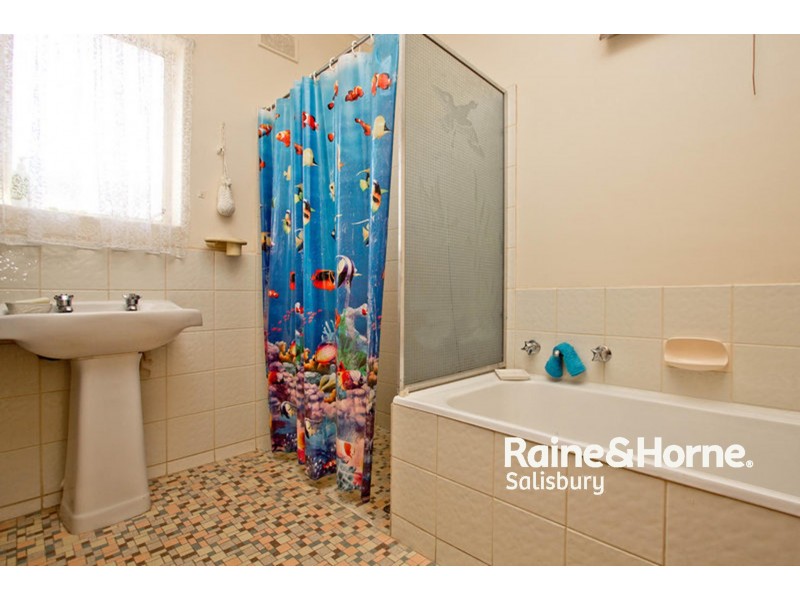 20 Bolton Road, Para Hills SA 5096