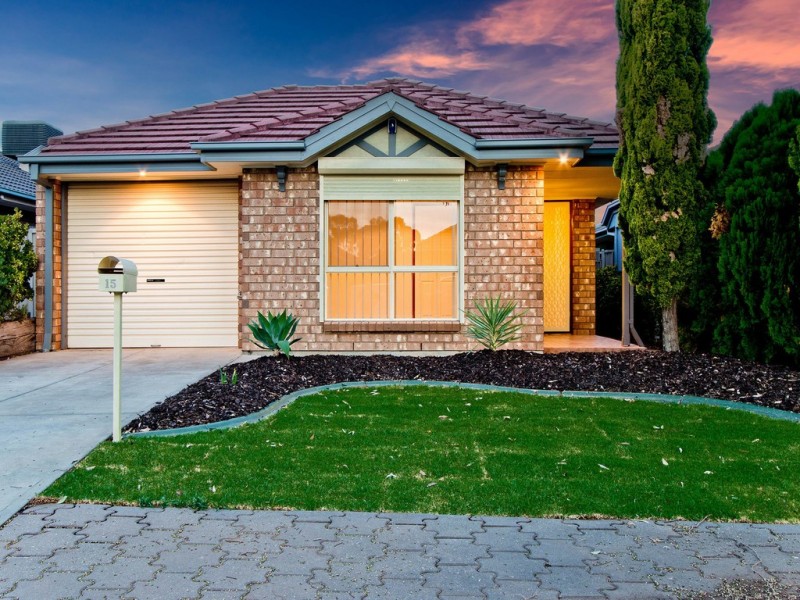 15 Crown Crescent, Paralowie SA 5108
