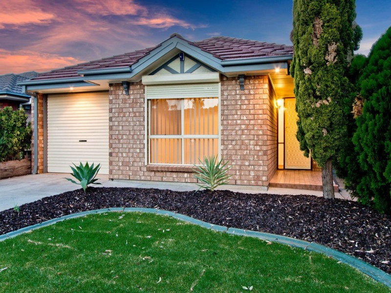 15 Crown Crescent, Paralowie SA 5108
