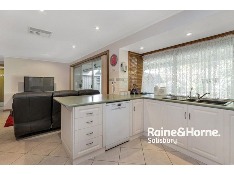 22 Kosmina Crescent, Hillbank SA 5112