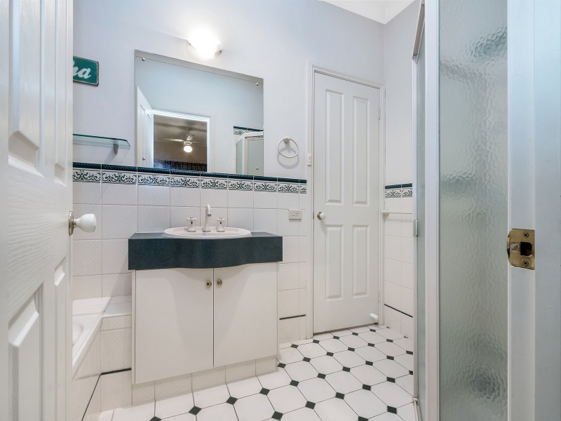 5 Lockwood Drive, Greenwith SA 5125