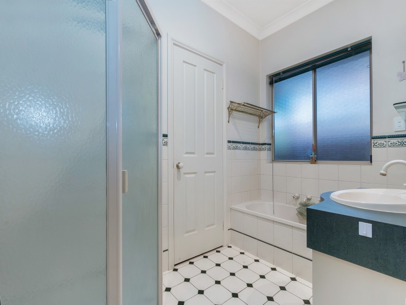 5 Lockwood Drive, Greenwith SA 5125