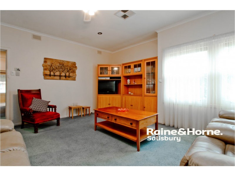 18 Underdown Road, Elizabeth South SA 5112