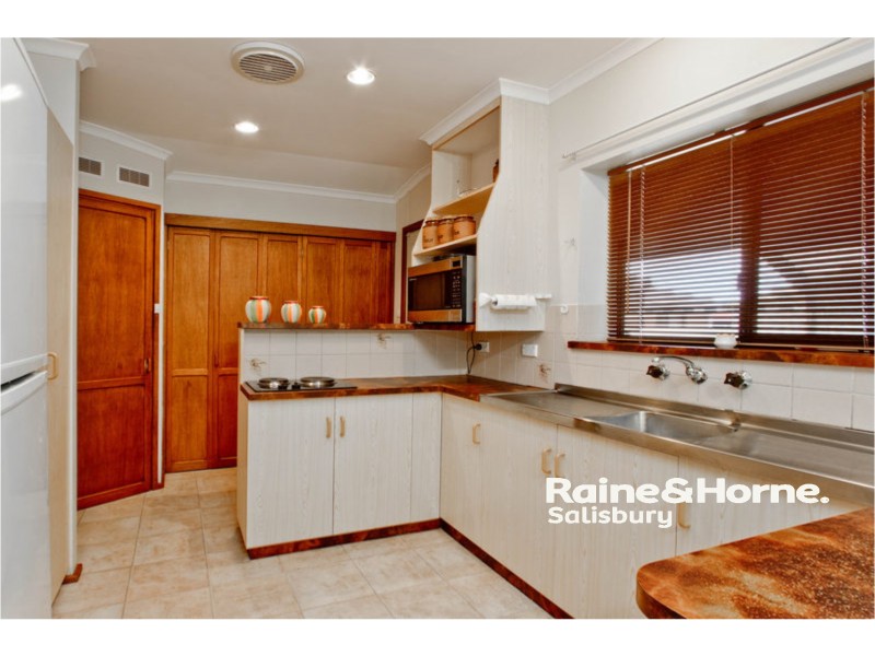 18 Underdown Road, Elizabeth South SA 5112