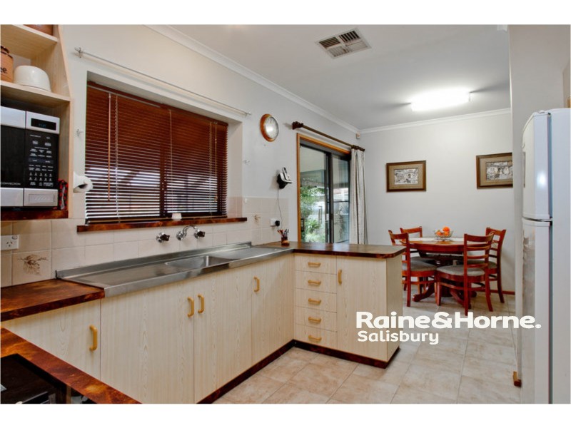 18 Underdown Road, Elizabeth South SA 5112