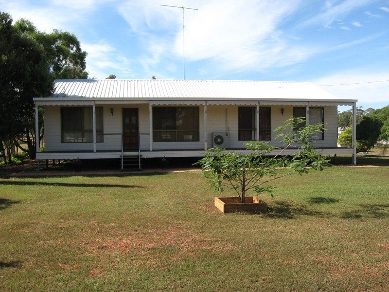 45 Beale Street, Oakey QLD 4401