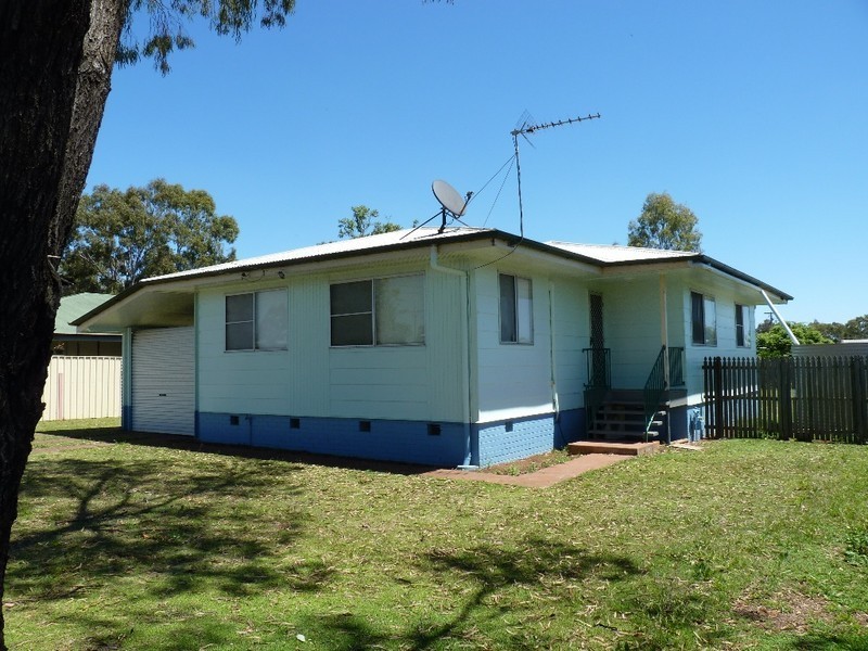 2 Shirley St, Oakey QLD 4401