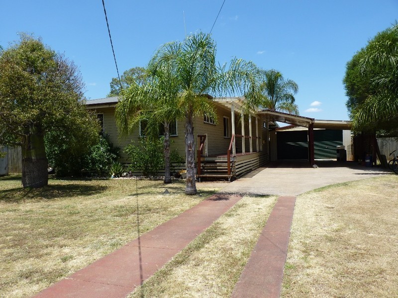 10 James St, Oakey QLD 4401