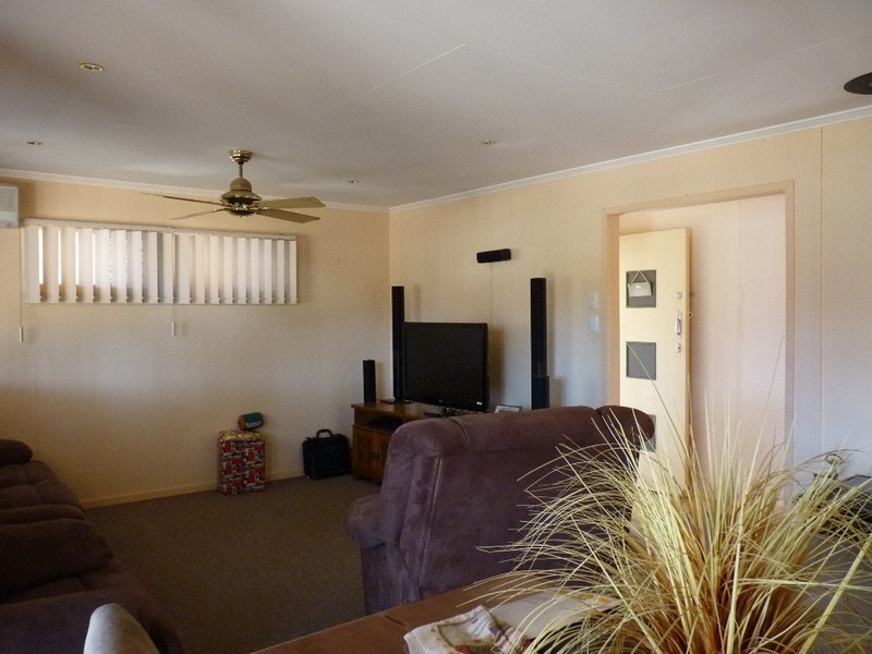 10 James St, Oakey QLD 4401