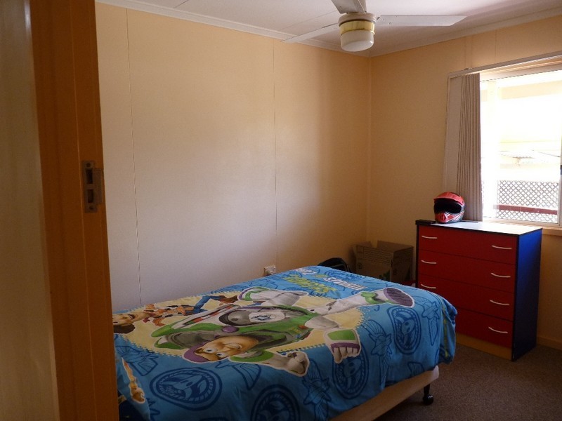 10 James St, Oakey QLD 4401