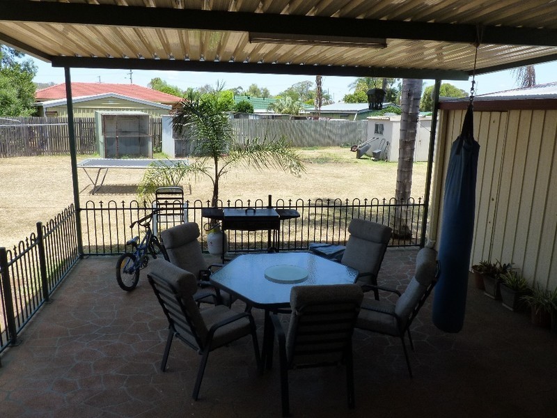 10 James St, Oakey QLD 4401