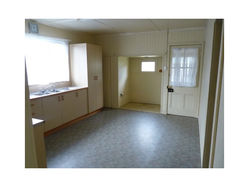 239 Bridge Street, Oakey QLD 4401