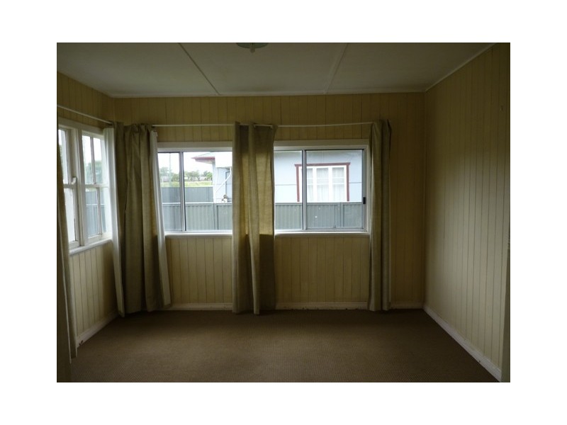 239 Bridge Street, Oakey QLD 4401