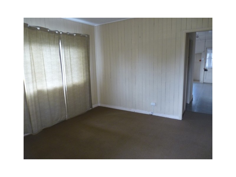 239 Bridge Street, Oakey QLD 4401