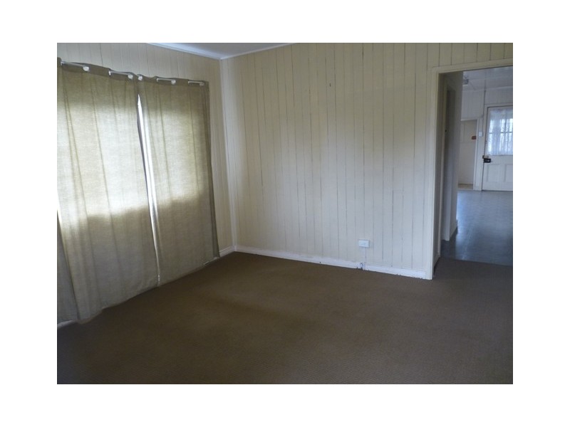 239 Bridge Street, Oakey QLD 4401