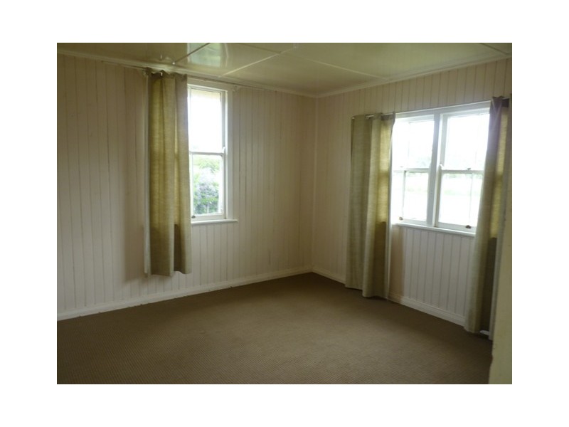 239 Bridge Street, Oakey QLD 4401